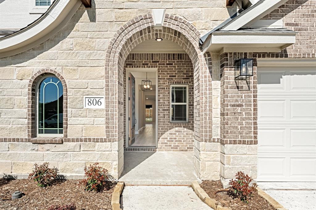 806 Willowbanks Drive