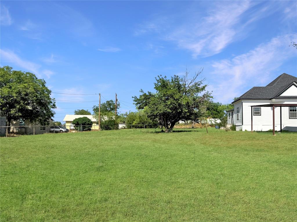 800 W THIRD ST