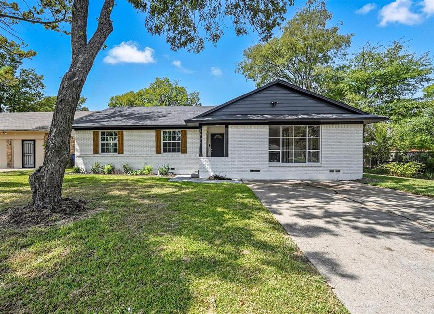 Welcome to this inviting 4-bedroom, 3-full-bathroom home that has recently undergone a thoughtful renovation, resulting in a modern and refreshed interior. As you step inside, you’ll immediately notice the abundance of natural light that fills every room, creating a warm and welcoming atmosphere. The kitchen and bathrooms have been tastefully updated with contemporary finishes, including all-new stainless steel appliances, making them both functional and stylish. The spacious kitchen boasts elegant granite countertops, providing ample space for meal preparation and hosting gatherings with friends and family. The primary suite features a luxurious Jacuzzi tub, perfect for relaxation and comfort. Additional upgrades include a brand-new HVAC system for year-round efficiency and a Ring security camera system for added peace of mind. Designed for both everyday living and entertaining, this home offers generously sized living areas that provide plenty of room to relax and socialize. Step outside to the beautifully landscaped backyard—a private oasis where you can unwind and enjoy the outdoors in style. Don’t miss the opportunity to make this beautifully renovated property your own, where modern amenities meet timeless charm.