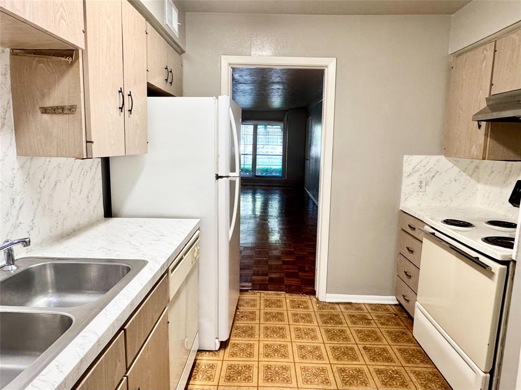 ROYAL CENTRAL CONDOMINIUMS - Residential Lease