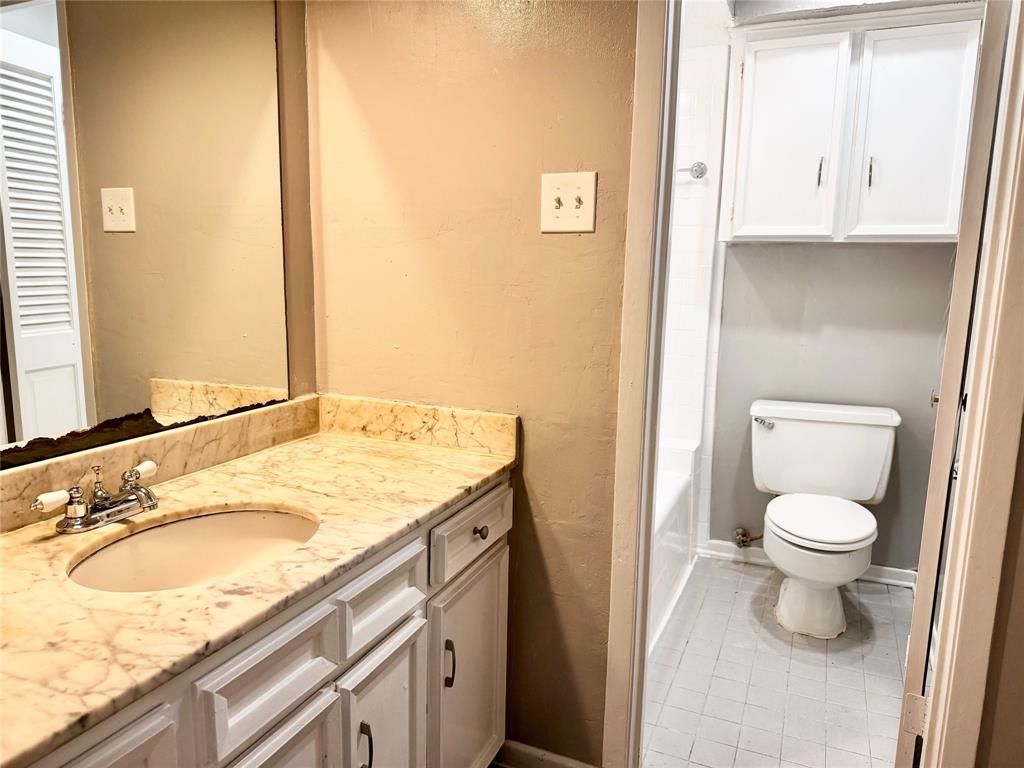 ROYAL CENTRAL CONDOMINIUMS - Residential Lease