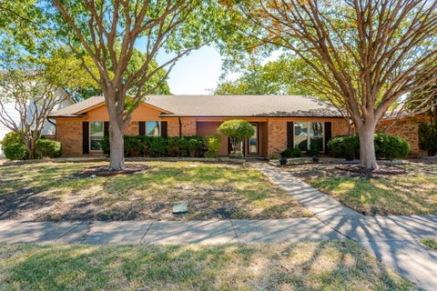 Photo of 203 Trailridge Drive, Richardson, TX 75081 (MLS # 21382976)
