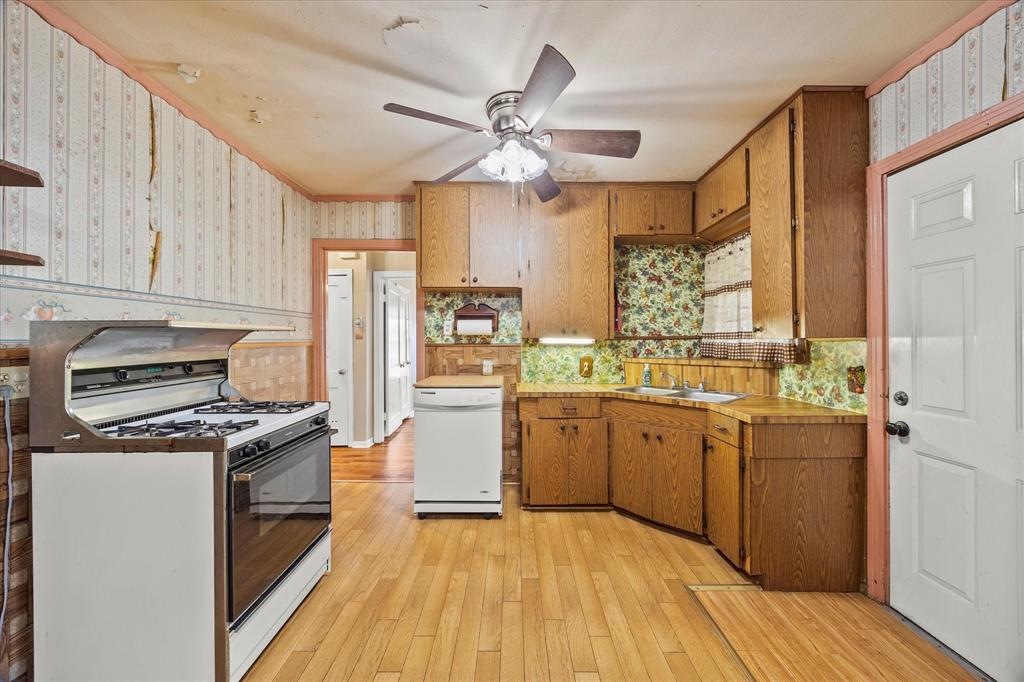 DAWSON, LOT 8 - Residential