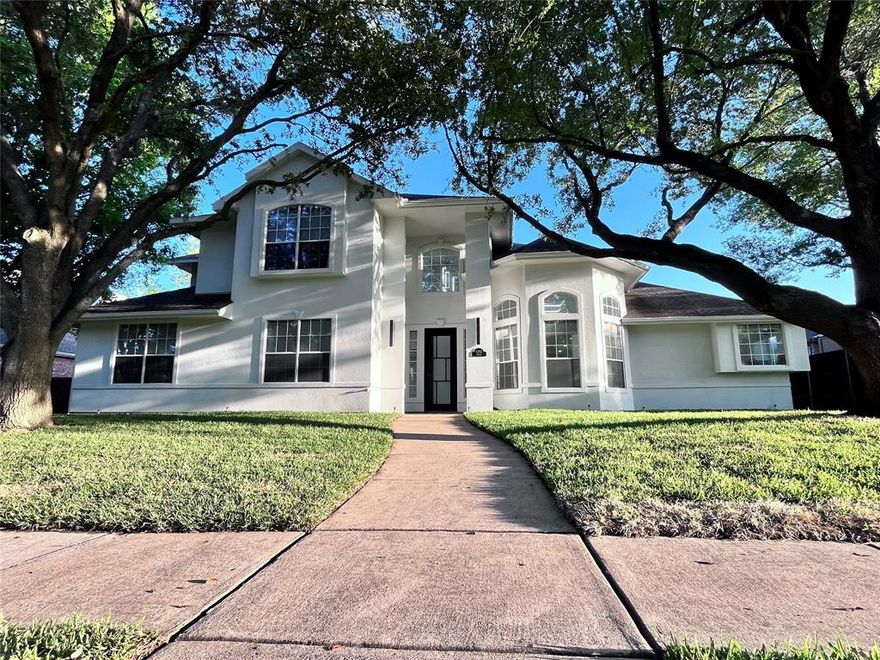 Contemporary-modern -open concept plan. House has been upgraded with quality materials and equipment. New improvements in 2025; indoor and outdoor paint, cedar fence, outdoor lighting, pool deck stain, pool timer, pool plaster, pool light, garage floor paint, all indoor led lighting, indoor paint, porcelain tile ,flooring, kitchen and baths quartz countertops, sinks, faucets, water valves and lines,, shower glass doors, kitchen appliances, all cabinetry, double fire place tile, window blinds, toilets, stairs, door knobs, door locks Trane HVAC furnaces coils and condenser, indoor and outdoor ceiling fans. 4
Bedrooms, 3½ baths, 2 living rooms, business office, formal and casual dining room, high ceilings., pool with patio just a modern beautiful house upgraded to last.