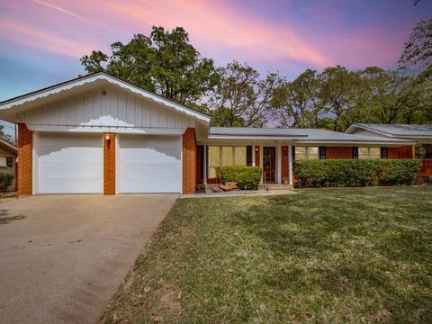 Photo of 712 Joanna Drive, Hurst, TX 76053 (MLS # 21226251)