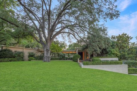 Tiny photo for 2100 Indian Creek Drive, Westover Hills, TX 76107 (MLS # 21069266)