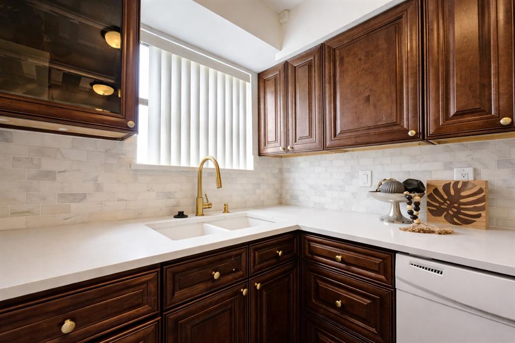 Cloisters Condo The - Residential