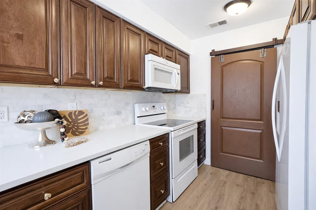 Cloisters Condo The - Residential