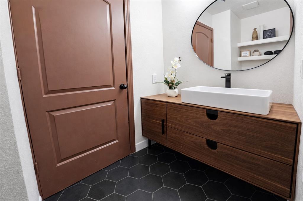 Cloisters Condo The - Residential