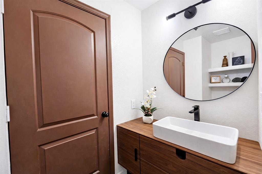 Cloisters Condo The - Residential