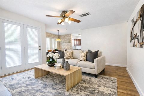 Photo of 2103 Horizon Trail #3812, Arlington, TX 76011 (MLS # 21213412)