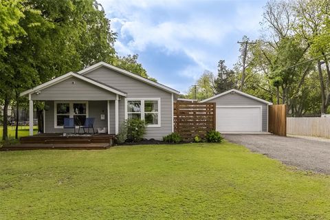 Photo of 108 Westvue Street, Terrell, TX 75160 (MLS # 21237187)