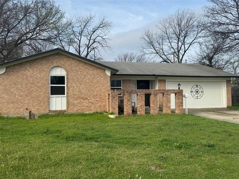 Photo of 6412 Embassy Drive, Forest Hill, TX 76119 (MLS # 21207077)