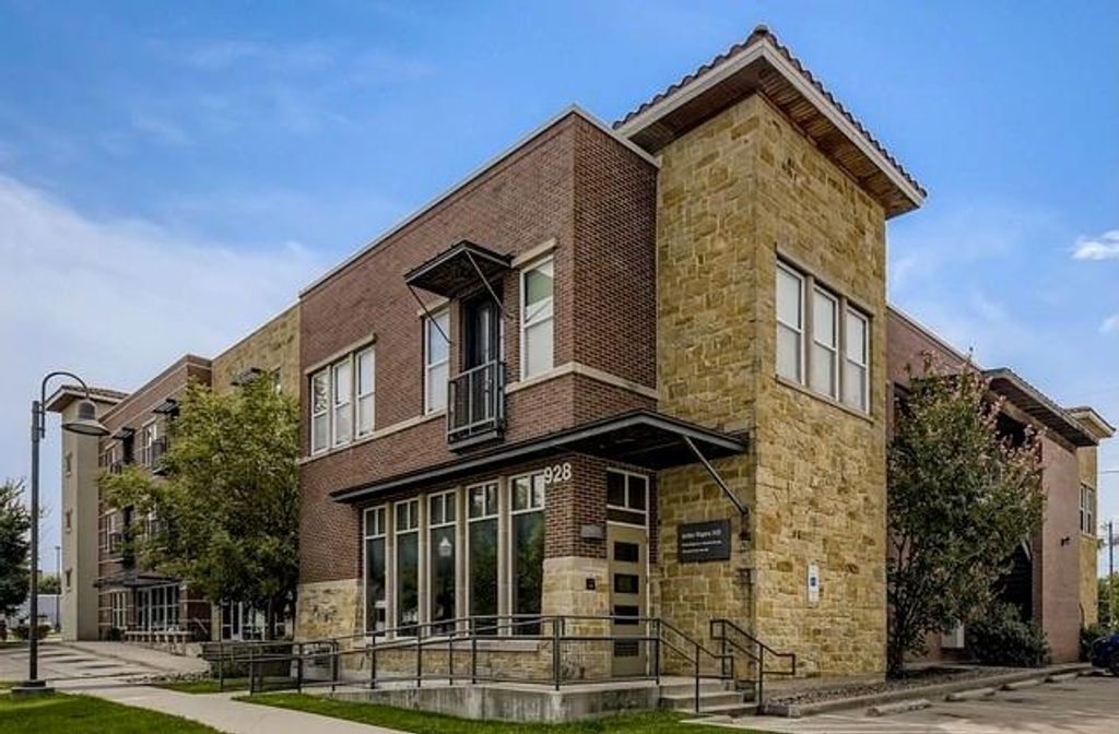 Photo of 928 Lipscomb Street #204, Fort Worth, TX 76104 (MLS # 21268708)