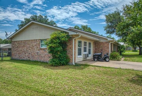 Tiny photo for 914 S Ave N, Clifton, TX 76634 (MLS # 21210365)