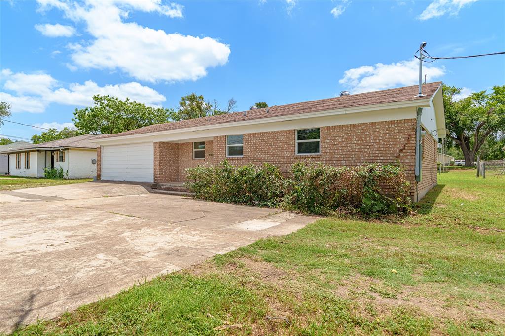 4128 Hillcrest Drive