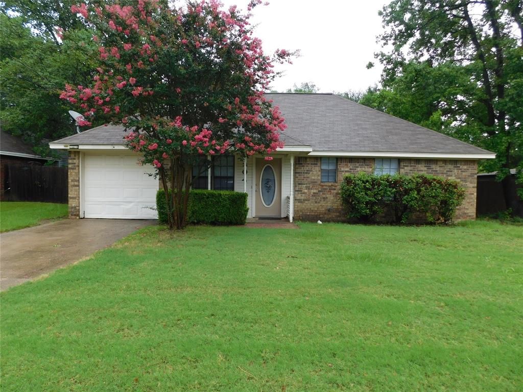 Photo of 304 Joshua Street, Denton, TX 76209 (MLS # 21298772)