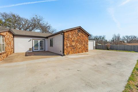 Tiny photo for 405 S Hannaford Street, Granbury, TX 76048 (MLS # 21194604)