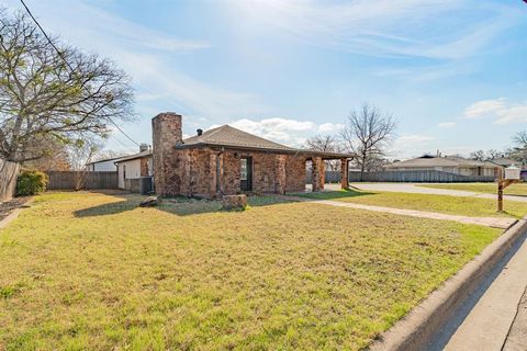 Tiny photo for 405 S Hannaford Street, Granbury, TX 76048 (MLS # 21194604)