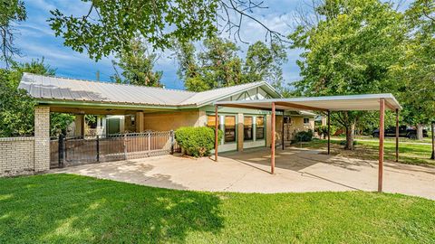 103 Blakeney Street Stephenville TX 76401