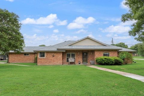 Photo of 834 Rock Creek Lane, Red Oak, TX 75154 (MLS # 21255971)