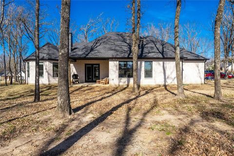 A home in Mabank