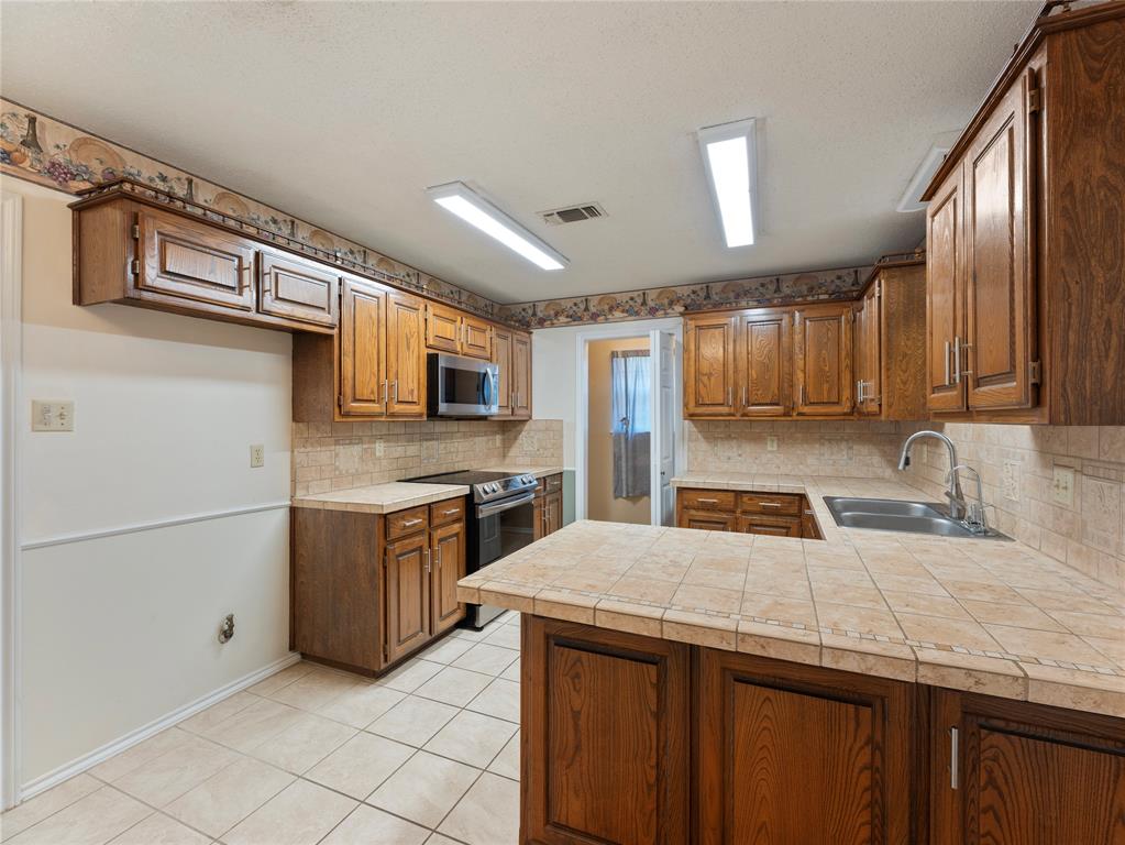 3481 Oak Tree Lane