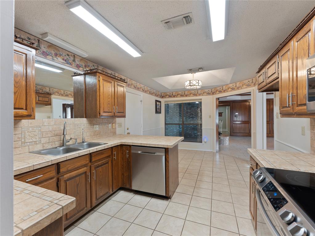 3481 Oak Tree Lane