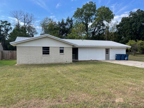 Photo of 615 Cherokee Trace, Athens, TX 75751 (MLS # 21402488)