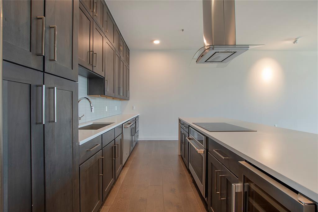 6911 Cowboys Way 1705