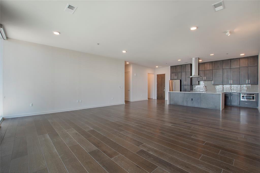 6911 Cowboys Way 1705