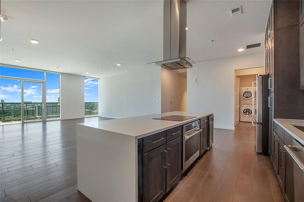 6911 Cowboys Way 1705