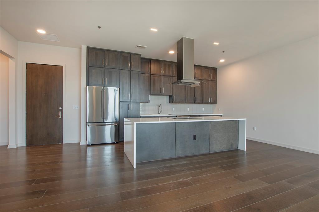6911 Cowboys Way 1705