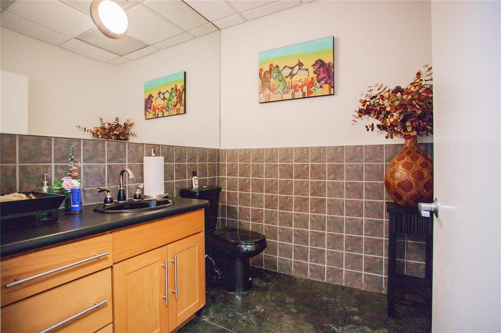 Oaks The Arlington - Commercial Lease