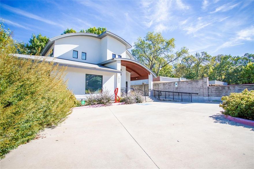 Vibrant, eclectic, centrally located office building. Ideal for small businesses in need of a space to meet clients.

The building features various office spaces with monthly leases ranging between $900 per month for 120 sf and $1200 per month for the larger space. Contact listing agent to inquire about specific space requirements.  

Includes use of copier, conference room and internet. Utilities included.