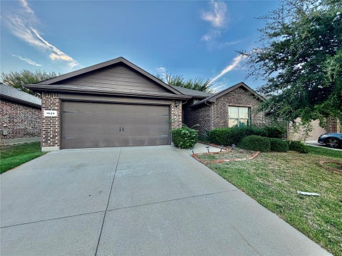 Photo of 1624 Milledge Road, Fort Worth, TX 76120 (MLS # 21420240)
