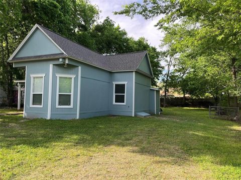 Photo of 621 E 8th Street, Bonham, TX 75418 (MLS # 21261777)
