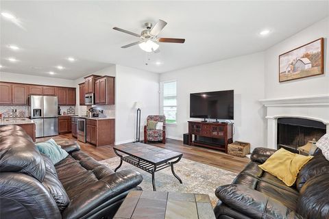 Tiny photo for 808 Feather Edge Dr, Springtown, TX 76082 (MLS # 21197696)