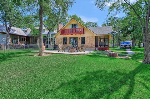 A home in Lake Kiowa