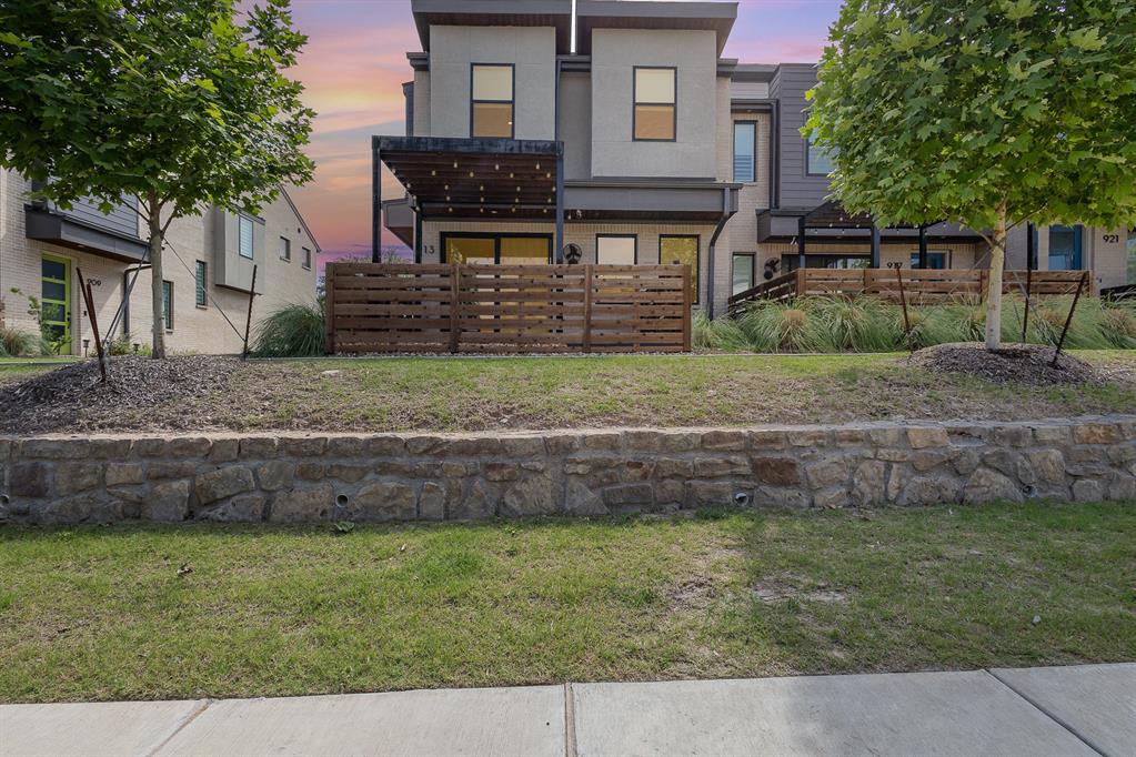 913 Emerling Drive