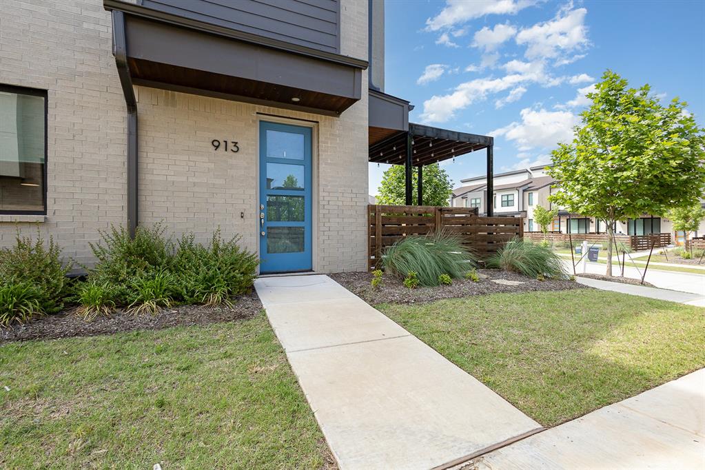 913 Emerling Drive