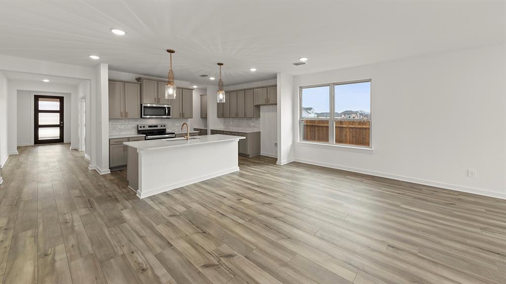2372 High Plain