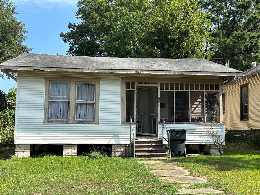 This 2-bedroom, 2-bathroom home offers 1,435 sq. ft. of living space and is ready for an investor to bring it back to life. This property is currently being leased for $500.00 per month and is in a lease until February 2026. DO NOT Disturb tenants. 

This property can be sold individually or as part of an 11-property investment package. Sold as-is, with no repairs by the seller. MLS Numbers: 
21027111, 21026901, 21026460, 21026442, 21025814, 21025745, 21025681, 21025367, 21032338, 21025334, 21025313
