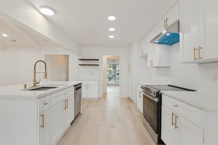 Photo 1 of 32 — 1442 Marlene Place, DeSoto, TX 75115