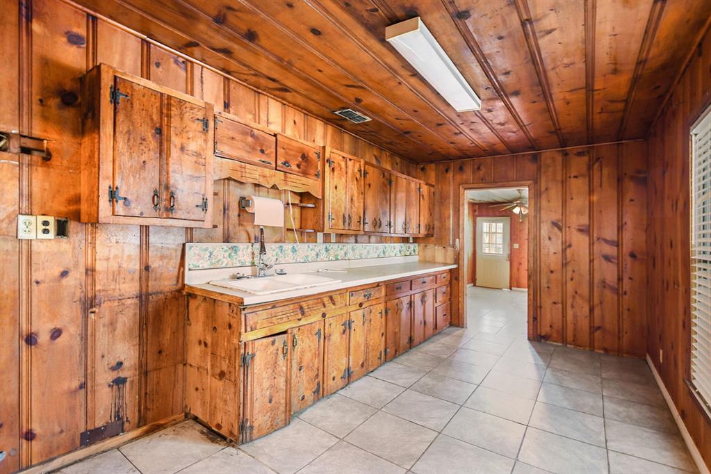 A-18 JM AROCHA - Residential