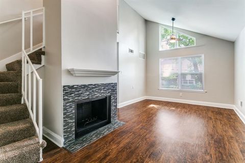 Photo of 4023 N Hall Street #206, Dallas, TX 75219 (MLS # 21262342)