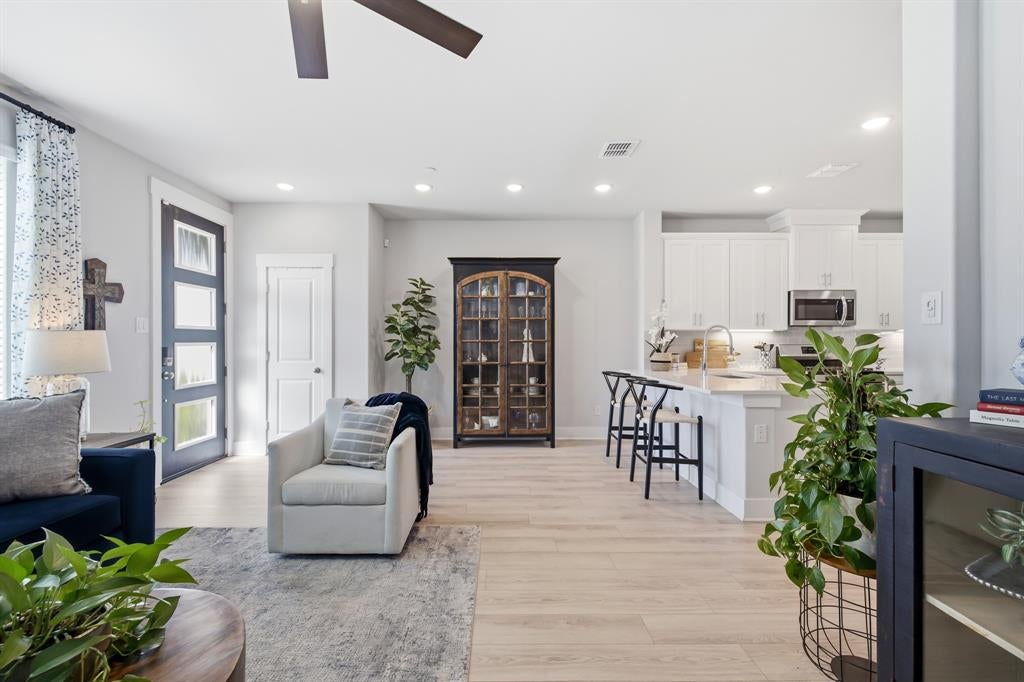 7505 Reis Lane