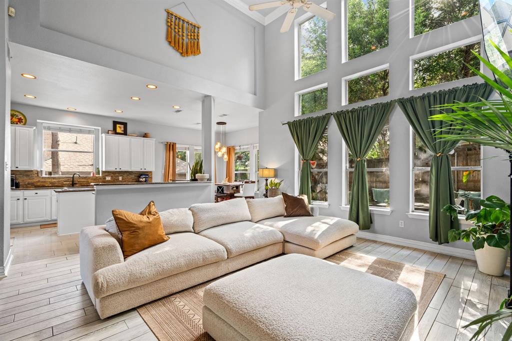 3804 Comanche Trail