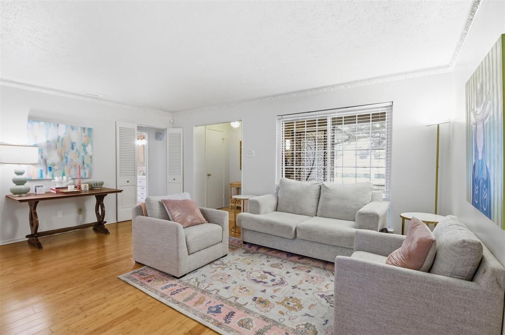 9027-9029 Villa Park Circle