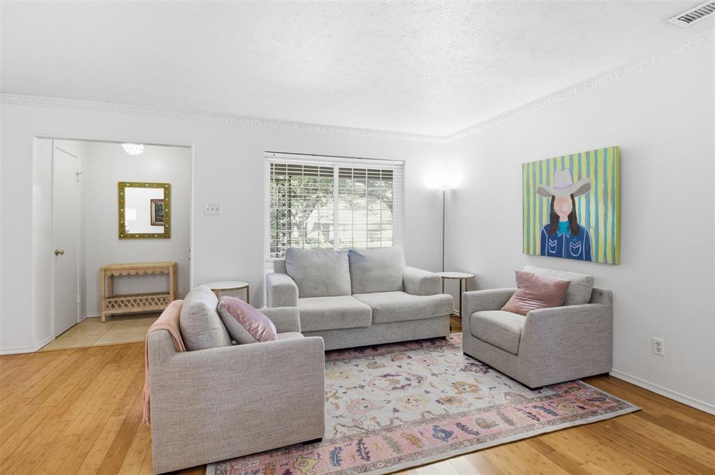 9027-9029 Villa Park Circle